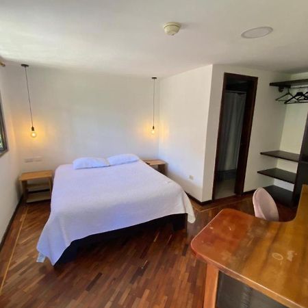 Campus Residencias Bed and Breakfast Quito Buitenkant foto