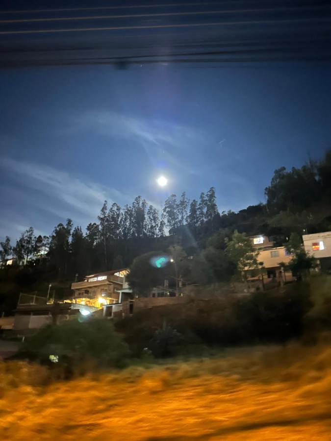 Campus Residencias Bed and Breakfast Quito Buitenkant foto